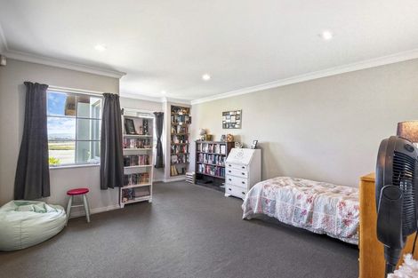 Photo of property in 5 Chatham Avenue, Paremoremo, Auckland, 0632