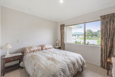 Photo of property in 25 Crown Hill, Paraparaumu, 5032