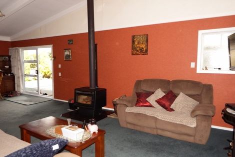 Photo of property in 1961 Parewanui Road, Parewanui, Bulls, 4894