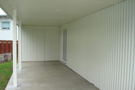 Photo of property in 17 Valron Road, Te Atatu South, Auckland, 0602