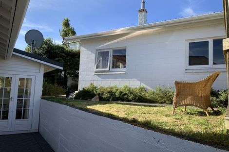 Photo of property in 25 Seatoun Heights Road, Miramar, Wellington, 6022