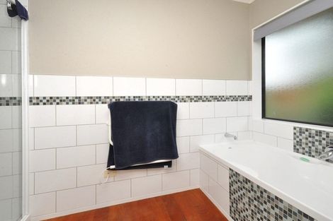 Photo of property in 6 O'sullivan Place, Waiuku, 2123