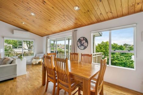 Photo of property in 8a Holiday Road, Stanmore Bay, Whangaparaoa, 0932