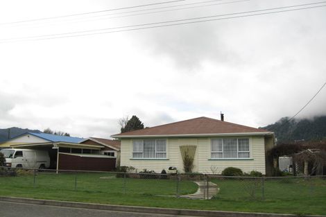 Photo of property in 11 Milton Street, Murchison, 7007