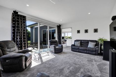 Photo of property in 5d Vardon Way, Waiwhakaiho, New Plymouth, 4312