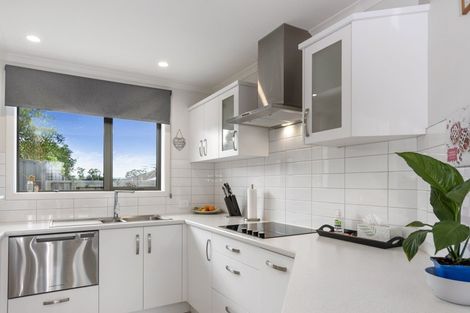 Photo of property in Waterview Estate, 32/4 Greystone Place, Omokoroa, 3114