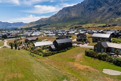Photo of property in 33 Cunninghams Drive, Jacks Point, Queenstown, 9371