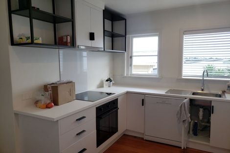 Photo of property in 8 Glenfield Road, Birkenhead, Auckland, 0626