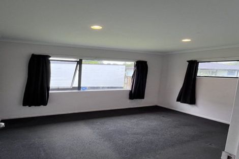 Photo of property in 36 Serwayne Place, Sunnyvale, Auckland, 0612