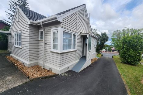 Photo of property in 2/14 Great South Road, Manurewa, Auckland, 2102