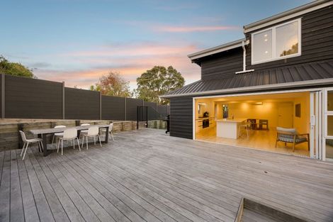Photo of property in 34 Parr Terrace, Castor Bay, Auckland, 0620