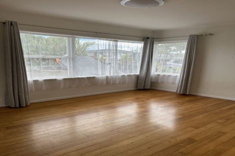 Photo of property in 1/54 Target Road, Totara Vale, Auckland, 0629