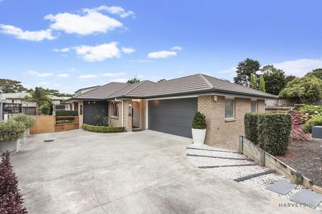 Photo of property in 48 Godley Road, Green Bay, Auckland, 0604