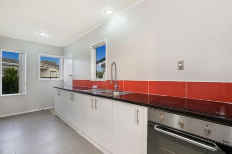 Photo of property in 2 Sunlands Drive, Manurewa, Auckland, 2102