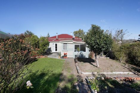 Photo of property in 6 George Street, Ohingaiti, Hunterville, 4785