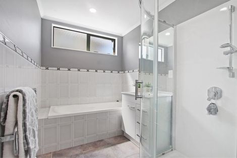 Photo of property in 33a Makora Road, Massey, Auckland, 0614