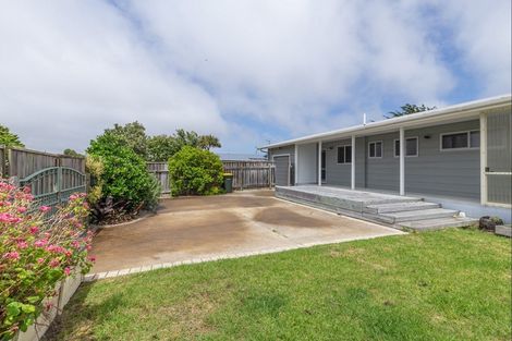 Photo of property in 63 Kahukura Avenue, Waitarere Beach, Levin, 5510