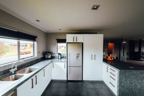 Photo of property in 12 Liberty Grove, Kelvin Grove, Palmerston North, 4414