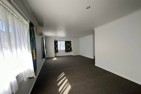 Photo of property in 35 King Charles Drive, Kingsley Heights, Upper Hutt, 5018