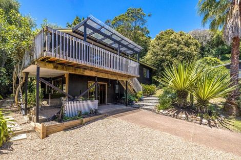 Photo of property in 32 Ocean Road, Surfdale, Waiheke Island, 1081