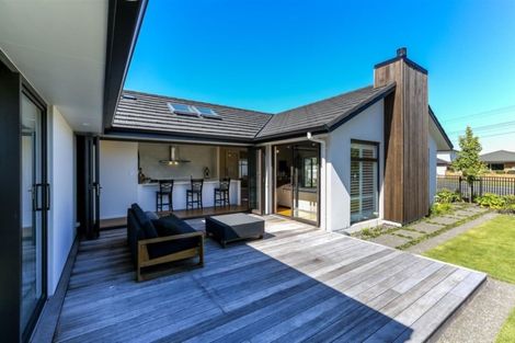 Photo of property in 1 Tupare Place, Highlands Park, New Plymouth, 4312
