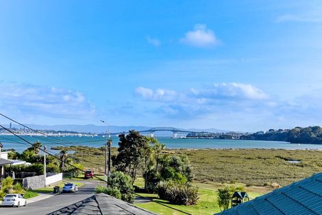 Photo of property in 1/2 Merwood Lane, Devonport, Auckland, 0624
