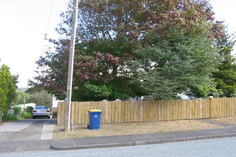 Photo of property in 16 Tauhara Street, Green Bay, Auckland, 0604