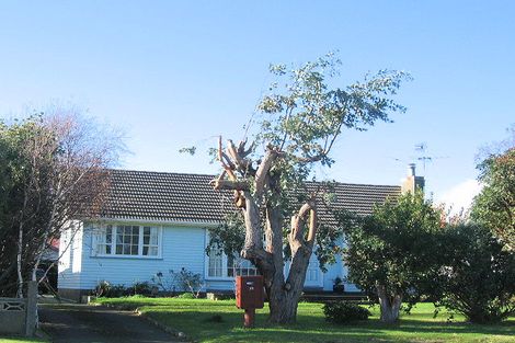 Photo of property in 35 Mazengarb Road, Paraparaumu Beach, Paraparaumu, 5032