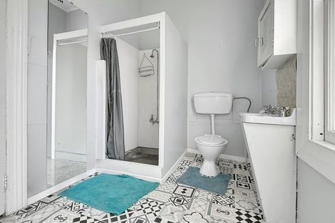 Photo of property in 73 Oxford Street, Levin, 5510