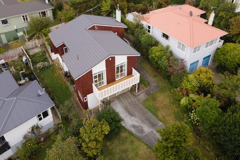 Photo of property in 5 Lane Crescent, Tawa, Wellington, 5028