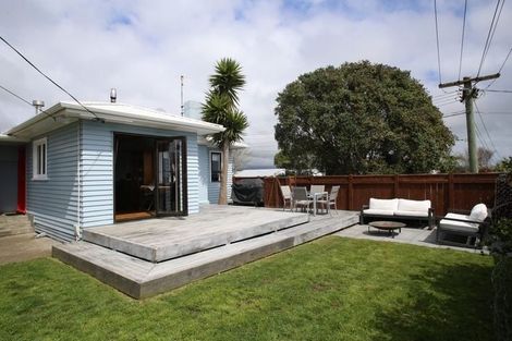 Photo of property in 13 York Crescent, Westown, New Plymouth, 4310