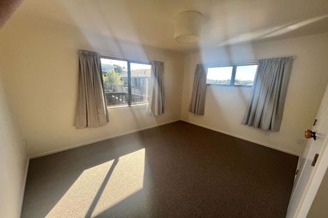 Photo of property in 2/21 Witheford Drive, Bayview, Auckland, 0629