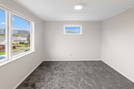 Photo of property in 2 Argyle Grove, Trentham, Upper Hutt, 5018