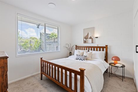 Photo of property in 2/9 John Court Street, Birkenhead, Auckland, 0626