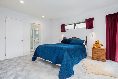 Photo of property in 10 Tui Glen Drive, Levin, 5571