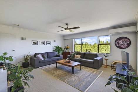 Photo of property in 11a Longview Drive, Merrilands, New Plymouth, 4312