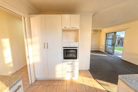Photo of property in 8 Taha Road, Te Atatu South, Auckland, 0610