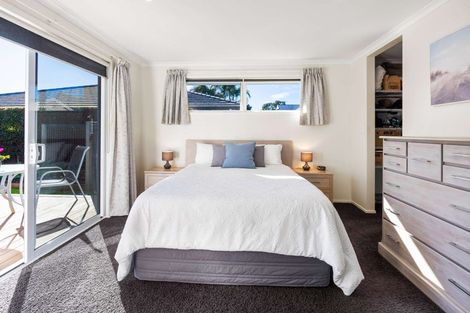 Photo of property in 20 Bermuda Place, One Tree Point, 0118