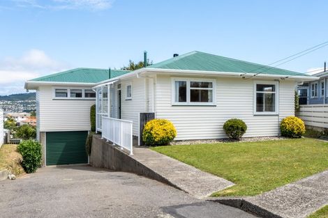 Photo of property in 25 Baylands Drive, Newlands, Wellington, 6037