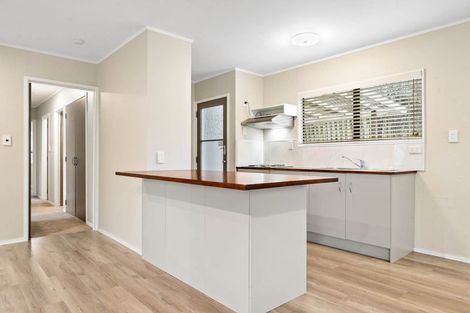 Photo of property in 2 Louise Place, West Harbour, Auckland, 0618