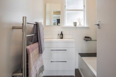 Photo of property in 14 Lynda Avenue, Paparangi, Wellington, 6037