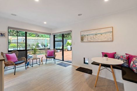 Photo of property in 16 Ordley Grove, Tawa, Wellington, 5028