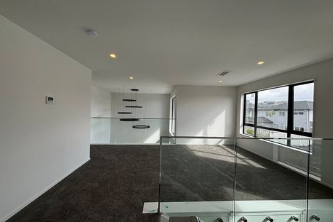 Photo of property in 5 Prevost Lane, Oteha, Auckland, 0632