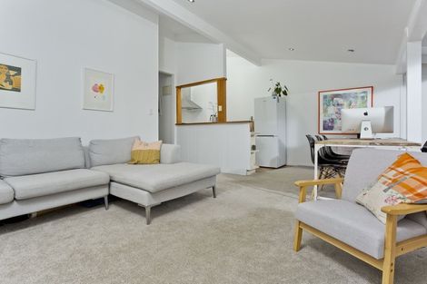 Photo of property in 5/6 Bond Crescent, Forrest Hill, Auckland, 0620