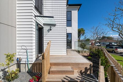 Photo of property in 11a Merida Place, Unsworth Heights, Auckland, 0632