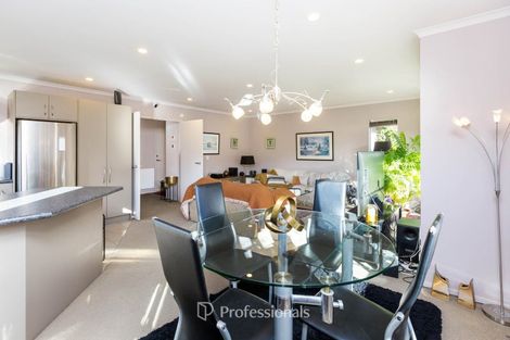 Photo of property in 10 Mcewen Crescent, Riverstone Terraces, Upper Hutt, 5018