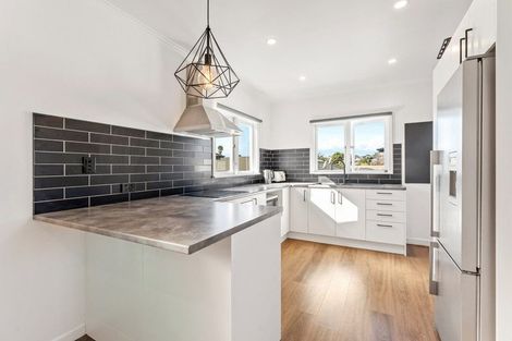Photo of property in 21 Brixton Road, Manly, Whangaparaoa, 0930