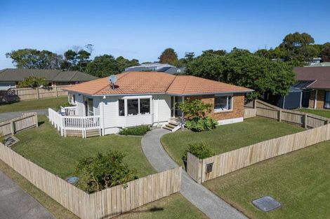 Photo of property in 14 Greta Place, Stanmore Bay, Whangaparaoa, 0932