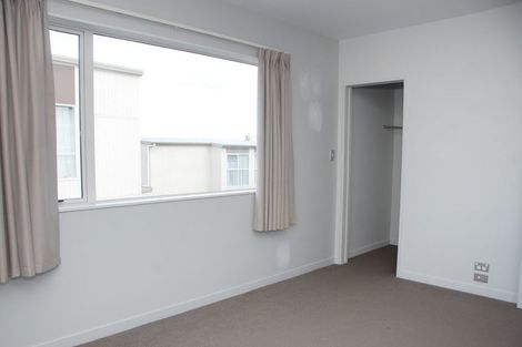 Photo of property in 559b Glenfield Road, Glenfield, Auckland, 0629