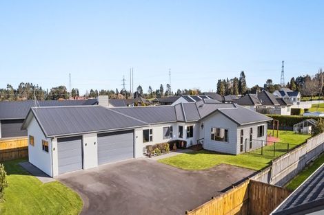 Photo of property in 22 Mercade Close, Stratford, 4332